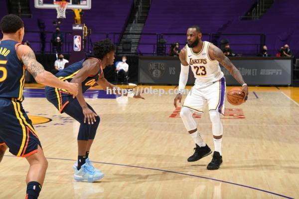 NBA季后赛开战，勇士击败湖人取得开门红